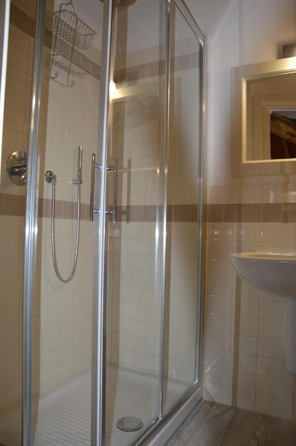 Le Bozze "Il Frantoio" Con Piscina, Wi-Fi, Posto Auto Apartment กัสตาลเญโต การ์ดุชชี ภายนอก รูปภาพ