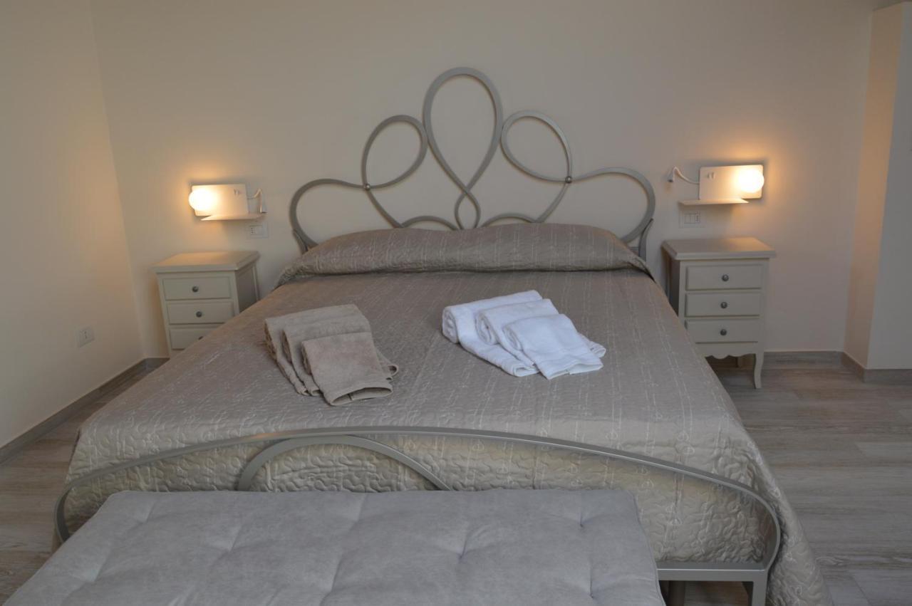 Le Bozze "Il Frantoio" Con Piscina, Wi-Fi, Posto Auto Apartment กัสตาลเญโต การ์ดุชชี ภายนอก รูปภาพ